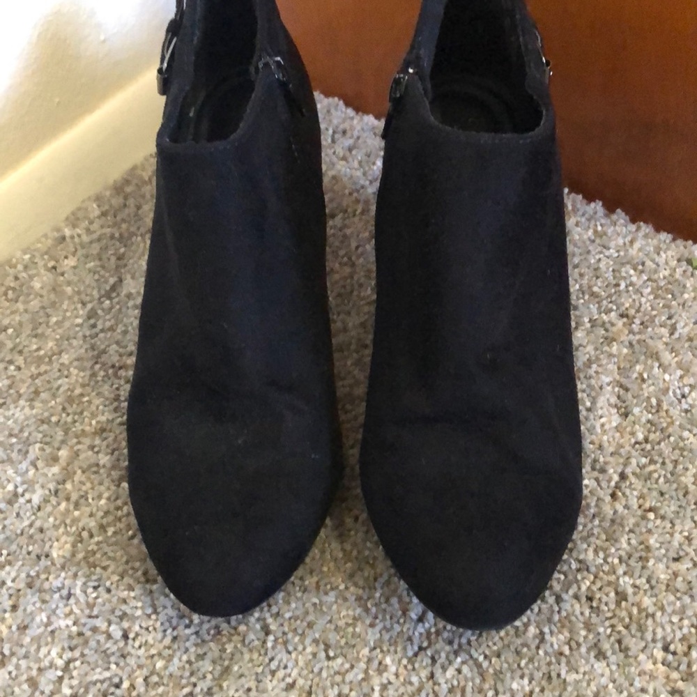 Black booties with heel.